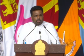 මා ඔවුන්ගේ මේ විරු ස්මාරකය ඉදිරිපිට සපථ කොට කියන්න ලෑස්තියි..මුළු රටම බලන් ඉද්දි ජනපතිගෙන් සපථයක් [VIDEO]
