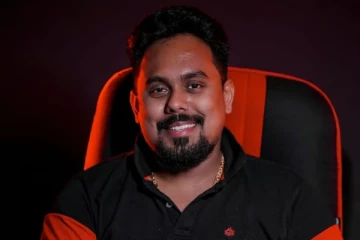 மகள் பிறந்த அதிர்ஷ்டம் - ரூ.49 கோடி பரிசு வென்ற இந்தியர்