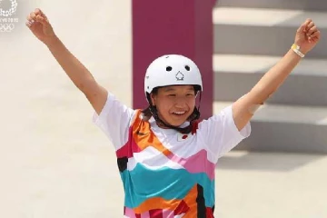 13 வயதில் ஒலிம்பிக் தங்கம்  வென்று ஜப்பான் சிறுமி சாதனை!