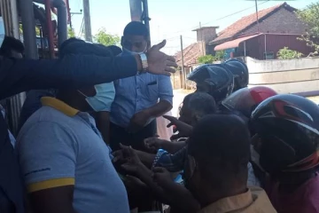 காத்தான்குடியில் கடை ஒன்றில் பதுக்கி வைக்கப்பட்டிருந்த பால்மா பக்கட்டுக்கள்!