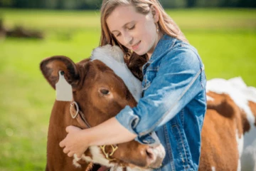 அமெரிக்காவில் பிரபலமாகும் கட்டிப்பிடி வைத்தியம்