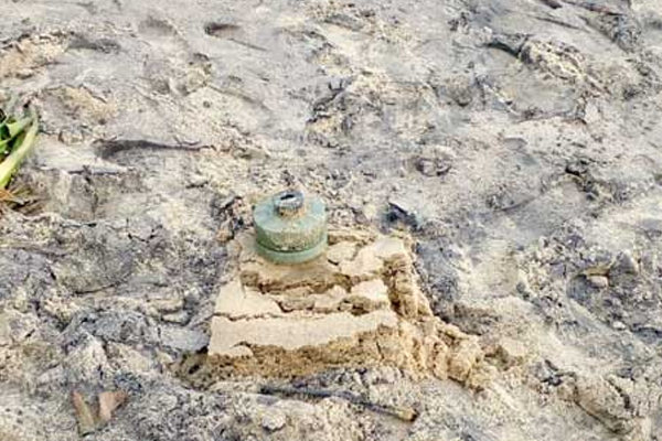 சாய்ந்தமருது கடற்கரைப்பகுதில் மிதிவெடி கண்டெடுப்பு | Detection Of Explosives From Beach Soil