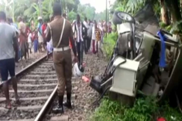 தொடருந்து - மகிழுந்து விபத்தில் விமானப்படை வீரர் பலி..!