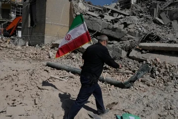 ஈரானின் குர்திஸ்தான் மாகாணத்தின் மீது தாக்குதல்; 100 இற்கும் மேற்பட்டோர் பலி