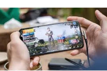 தண்டவாளத்தில் அமர்ந்து கேம் விளையாடிய சிறுவர்கள் - அடுத்த நொடியில் நடந்த பயங்கரம்!