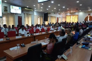 முட்டி மோதிய அமைச்சர் டக்ளஸ் மற்றும் சிறீதரன் எம்.பி!