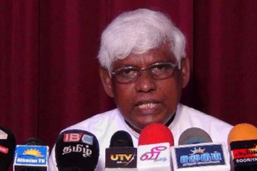 தமிழர்களை ஏமாற்ற ரணில்-மஹிந்த கூட்டு நரித் தந்திரம்!கூட்டமைப்புக்கு திராணி இல்லை:அருட்தந்தை சத்திவேல்