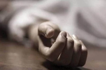 பெண்ணை கொலை செய்த நபர்.. நடுரோட்டில் தீ வைத்து எரித்த மக்கள்!