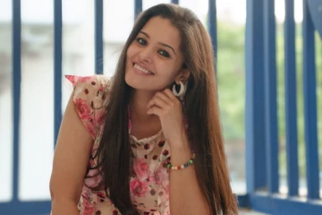 விக்ரம் பட நடிகை ஸ்வதிஷ்டா கிரிஷ்னன் அழகிய போட்டோஷூட்