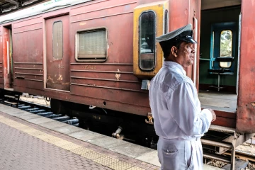 பல்கலைக்கழக மாணவிக்கு இடையூறு ஏற்படுத்திய 6 இளைஞர்கள் கைது