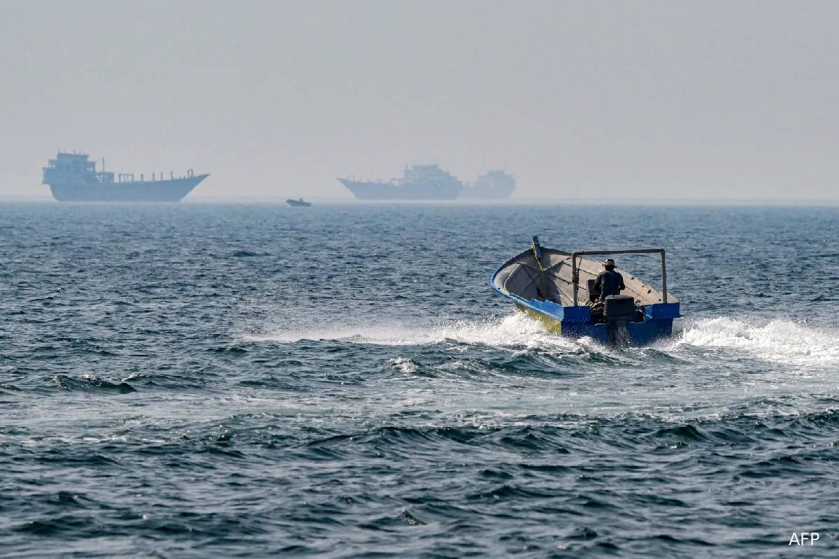 கப்பல்களுக்கு IRGC ஒப்புதல் அளிக்க வேண்டும்... ஹார்முஸ் விவகாரத்தில் ஈரான் விளக்கம் | Ships Crossing Need Ok From Irgc