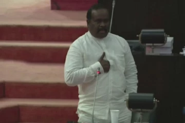பணத்துக்காக இன்னொரு நாட்டை உருவாக்கும் அரசாங்கம் தமிழருக்கு அதிகாரத்தை வழங்கியிருந்தால் இரத்த ஆறு ஓடியிருக்காது!