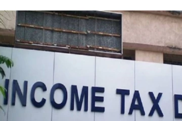 என் வீட்டுலதான்  ரெய்டு பண்ணுவாங்கனு நினைச்சேன் - முன்னாள் அமைச்சர் அதிர்ச்சி தகவல்!