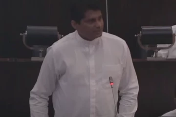 நாடாளுமன்ற வளாகத்திற்குள் அத்துமீறி நுழையும் அந்நியர்கள் குழு!
