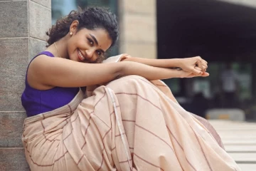 ரசிகர்களை கவரும் நடிகை அனுபமா பரமேஸ்வரனின் லேட்டஸ்ட் போட்டோஷூட்..