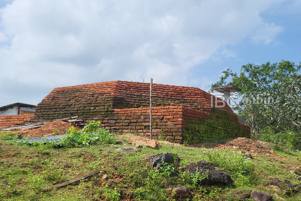 வவுனியாவில் ஆலய வளாகத்தில் விகாரை அமைக்கும் தொல்பொருள் திணைக்களம் : எழுந்துள்ள சர்ச்சை | Archaeology Dep To Construct A Vihara In Vavuniya