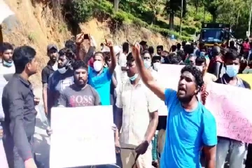 அத்தியாவசியப் பொருட்களின் விலையேற்றத்திற்கு எதிராக போராட்டம்! (படங்கள்)