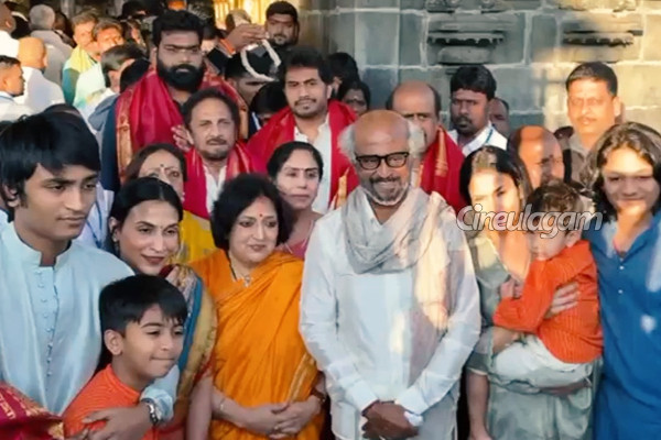 மகள்கள், பேரன்கள் என மொத்த குடும்பத்துடன் திருப்பதி சென்ற ரஜினி! வைரல் வீடியோ | Rajinikanth At Tirumala With His Whole Family