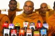 උණ හැදිලා රෝහල්ගත වුණා.. සත්‍යග්‍රහයේ නොඇසුණු කතාව ධම්ම නිපුන හිමි හෙළි කරයි