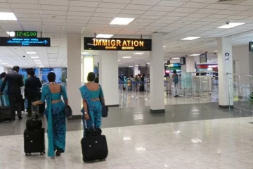 இலங்கையை விட்டு தப்பியோடும் கோடீஸ்வரர்கள்