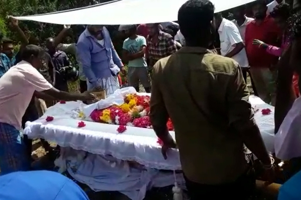 பெருந்திரளானோரின் கண்ணீருக்கு மத்தியில் சிறுமி யதுர்சியின் இறுதிக்கிரியை | Vavuniya Girl Yathurshi Funeral