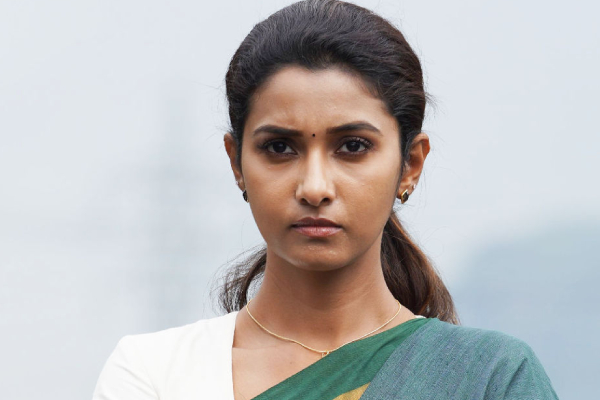 அந்த ஆடை மட்டும் அணிந்து ஜிம் மாஸ்டருடன் ஒர்க்அவுட் செய்த பிரியா பவானி.. இதோ புகைப்படம் | Priya Bhavani Shankar Hot Photoshoot