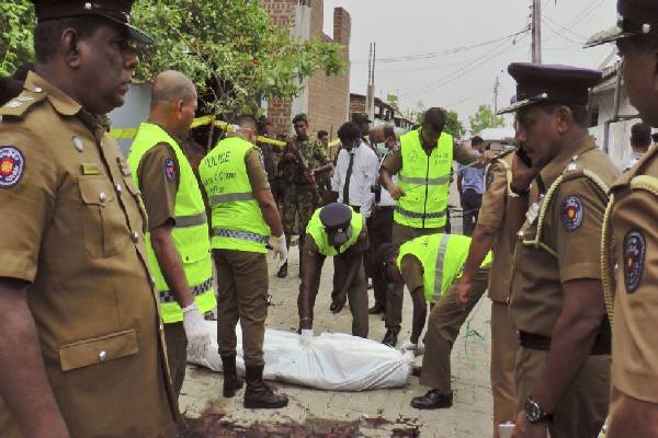 யாழில் கத்திக்குத்து தாக்குதலுக்கு இலக்காகி இருவர் படுகாயம் | Two Injured In Jaffna Stabbing Attack