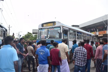 மன்னாரில் போராட்டம்: போக்குவரத்து பாதிக்கப்பட்டமையால் மக்கள் விசனம்(VIDEO)