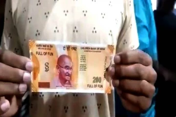 ஏ.டி.எம் இயந்திரத்திலிருந்து வெளிவந்த போலி நோட்டுகள்: பரபரப்பு தகவல்!