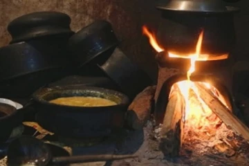 අද ඉඳලා නගරෙට ගෑස්, ගමට දර - කතාවෙ ඇත්ත නැත්ත මෙන්න..