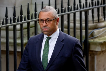 இஸ்ரேலுக்கு தங்கள் ஆதரவைத் தெரிவிக்கச் சென்ற பிரித்தானிய அமைச்சர்: ஓட்டம் பிடிக்கும் காட்சி