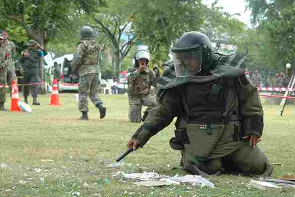 யாழில் மூன்று இடங்களில் வெடிக்காத நிலையில் குண்டுகள் மீட்பு | Unexploded Bombs Recovered At Three Locations