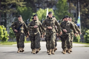 போலந்தில் கட்டாய இராணுவ பயிற்சி; பிரதமர் அறிவிப்பு