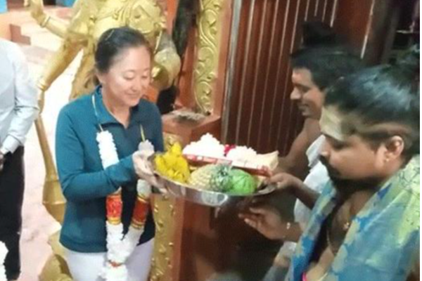 நுவரெலியா சீதை அம்மன் ஆலயத்திற்கு சென்ற அமெரிக்க தூதுவர் | American Ambassador Is On A Visit To Nuwara Eliya