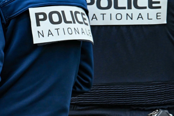 பிரான்ஸில் மனைவியை கொலை செய்து விட்டு தந்தையிடம் சிகரெட் கேட்ட மகன் ; சம்பவத்தால் அதிர்ச்சி! | Man Killing Wife In France Les Lilas பிரான்ஸில் மனைவியை கொலை செய்து விட்டு தந்தையிடம் சிகரெட் கேட்ட மகன் ; சம்பவத்தால் அதிர்ச்சி! | Man Killing Wife In France Les Lilas