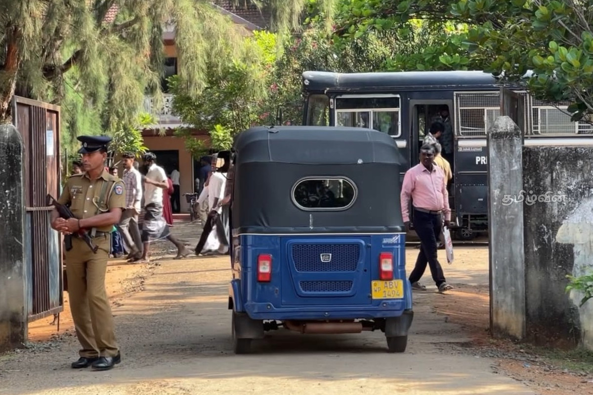 10 இந்திய கடற்றொழிலாளர்களுக்கு மன்னார் நீதிமன்றம் பிறப்பித்துள்ள உத்தரவு | Mannar Court Issues Order To 10 Indian Fishermen