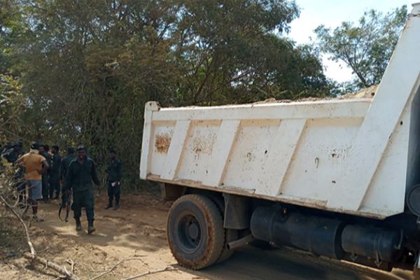 நீண்டகாலமாக சட்டவிரோத செயலில் ஈடுபட்ட இருவர் கைது | Long Involved In Illegal Activities Arrested நீண்டகாலமாக சட்டவிரோத செயலில் ஈடுபட்ட இருவர் கைது | Long Involved In Illegal Activities Arrested