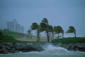 வலுவடையும் சூறாவளி; மீனவர்களுக்கு வெளியான அறிவிப்பு!