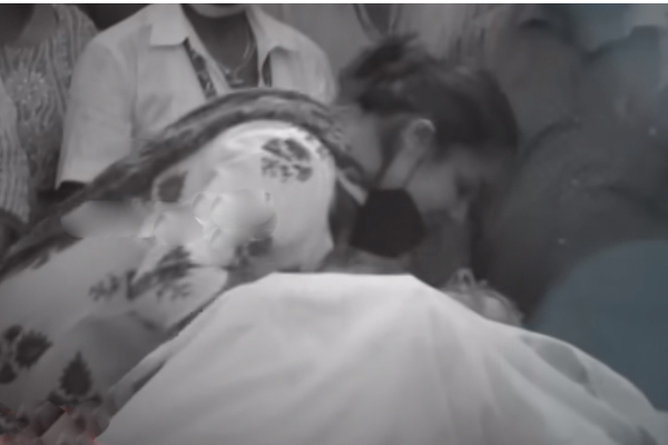 தூக்கத்திலே பிரிந்த நடிகரின் உயிர்! மனைவி கொடுத்த கடைசி முத்தம்: இறுதிச்சடங்கிலும் வித்தியாசம் | Pratap Pothen Funeral Christian And Hindu