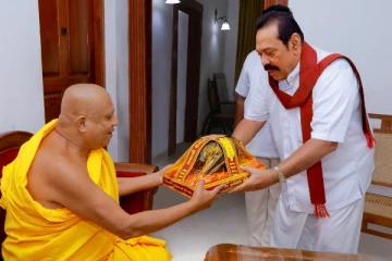 ஜய ஸ்ரீ மஹாபோதியில் வழிபாட்டில் ஈடுபட்ட பிரதமர்!