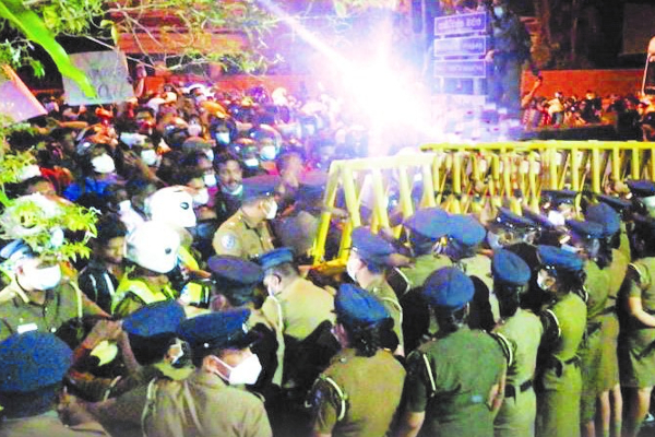 அமைதிப் போராட்டத்தில் காடையர்கள் காட்டுமிராண்டித் தனம் - ஒருங்கிணைந்த தமிழர் கட்டமைப்பு கண்டனம் | Sri Lanka Violence 2022
