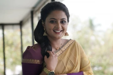 சிறகடிக்க ஆசை சீரியலில் மீனாவாக நடிக்கும் கோமதி பிரியாவின் சமீபத்திய புகைப்படங்கள்