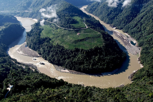 பிரம்மபுத்திராவின் குறுக்கே பிரம்மாண்டமான அணை கட்டும் சீனா | China Is Building A Huge Dam Across Brahmaputra