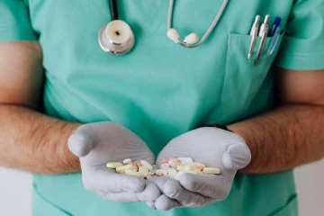 Multivitamin மாத்திரைகள் எதற்காக? யாரெல்லாம் சாப்பிடக்கூடாது?