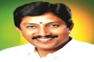 எட்டு கை மாரியம்மன் கோவிலில் சாமி தரிசனம் செய்த அதிமுக வேட்பாளர்