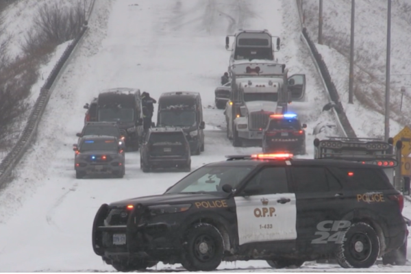 கனடாவின் கேலிடனில் இரு வாகனங்கள் மோதி விபத்து | Driver Killed In 2 Vehicle Collision In Caledon