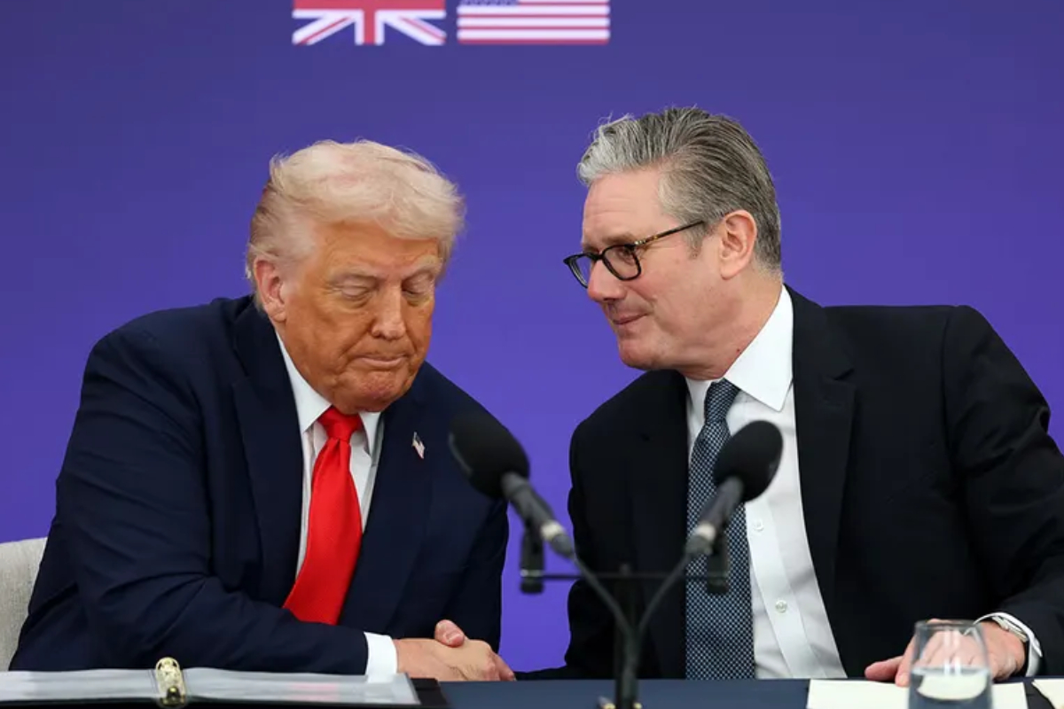 ஈரானுக்கு பேரிடி! ஹோர்முஸ் நீரிணையை அடைய அமெரிக்காவுடன் ஒன்றிணையும் பிரித்தானியா | Trump Starmer Call To Reopen Strait Of Hormuz