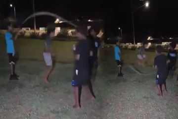 பைத்தான் பாம்பை வைத்து ஸ்கிப்பிங் விளையாடிய சிறுவர்கள் - வீடியோவால் அதிர்ச்சி!