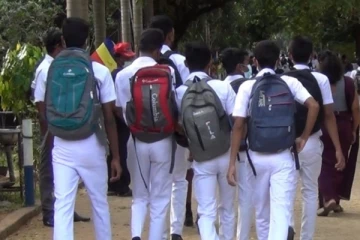 தமிழர் பகுதி பாடசாலை அதிபரின் மோசமான செயல்