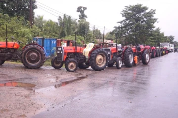 முத்தையன் கட்டு குளத்தின் நீர் திறந்துவிடப்பட்ட போதும் உழுவதற்கு எரிபொருள் இல்லை: விவசாயிகள் கவலை(Photos)